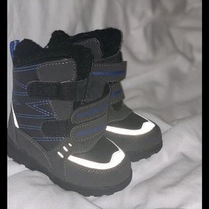 Totes kids snow boots